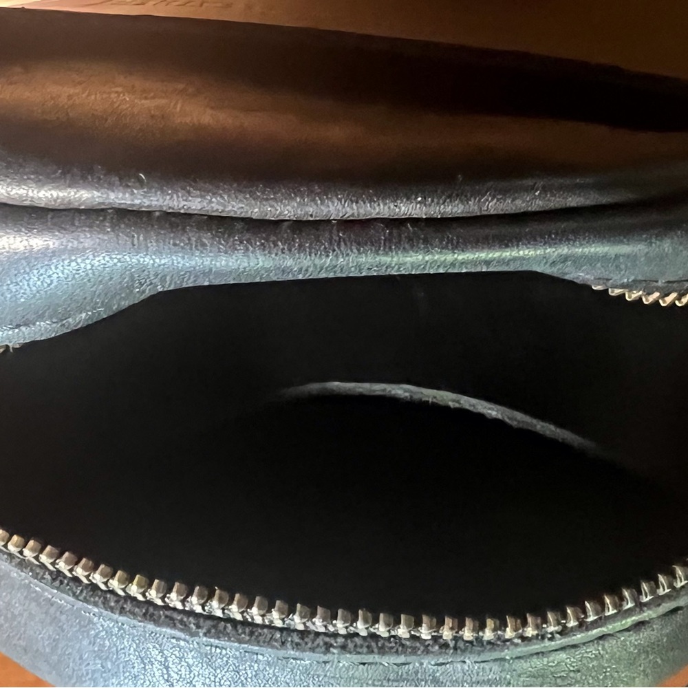 Portland Leather Goods,’Almost Perfect Circle’ Small 7”x3” leather Crossbody Bag - Picture 7 of 8